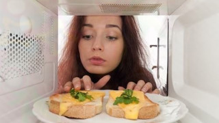 Lò vi sóng vẫn chạy nhưng không nóng sửa thế nào?