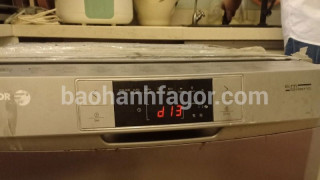 Làm gì với lỗi D13 của máy rửa bát Fagor?