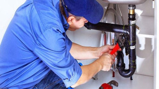 Có nên gọi thợ sửa bình nóng lạnh tại nhà không?