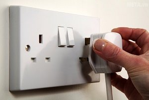 Kiểm tra lại dây phích cắm khi thấy lò đang chạy lại bị mất nguồn